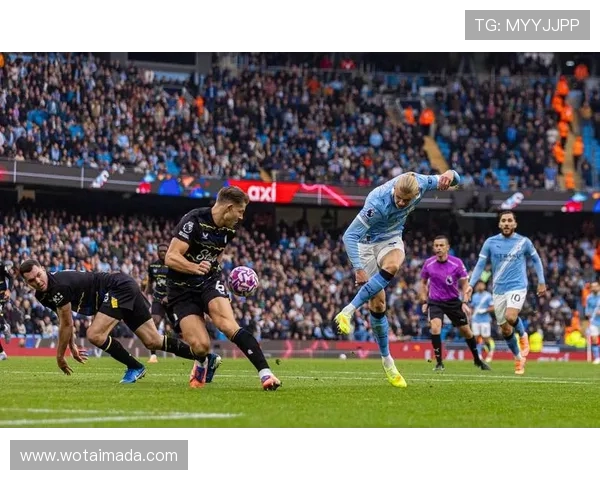 埃弗顿与曼城比赛因天气原因推迟球迷期待新赛程安排